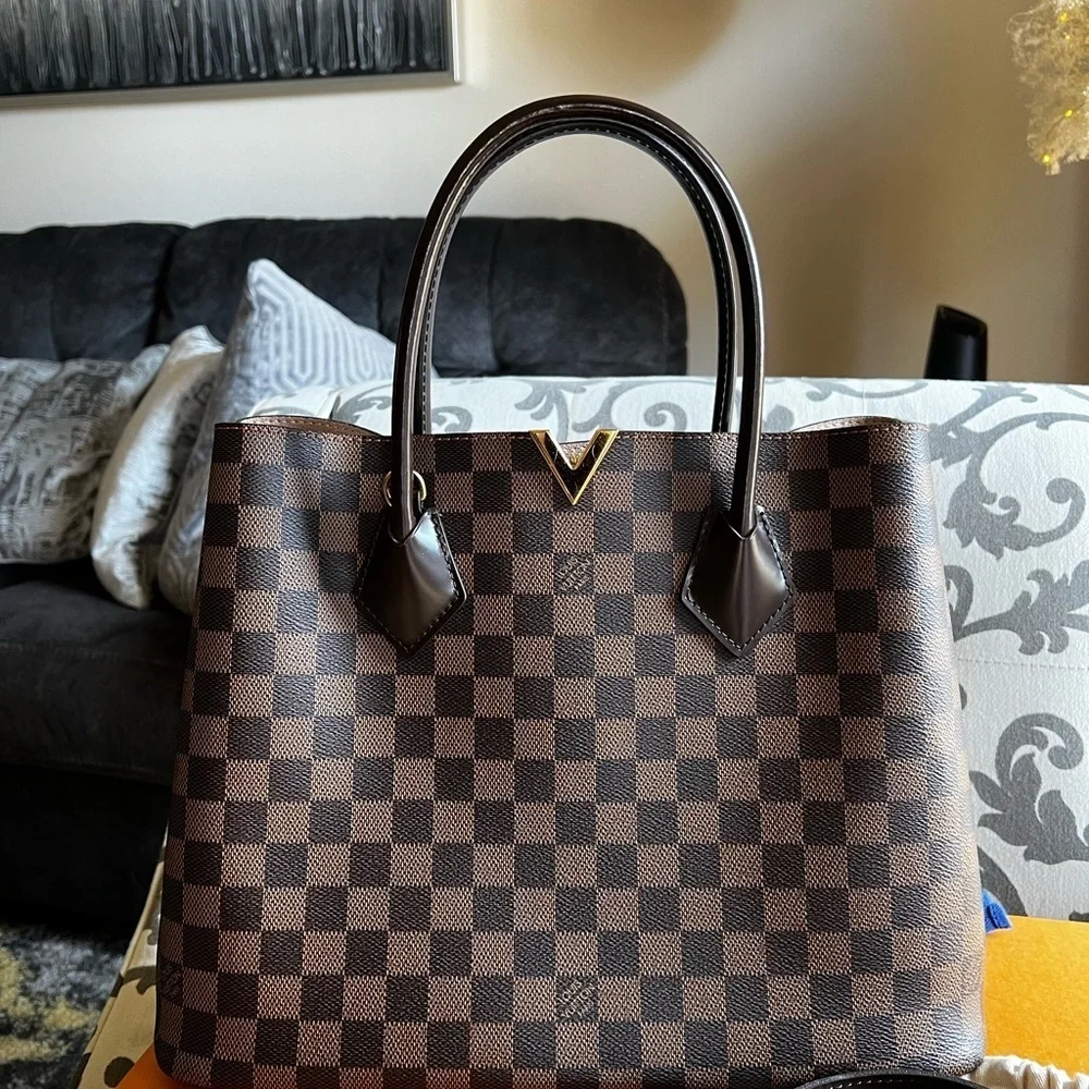 Louis Vuitton Damier Ebene Kensington V bag
